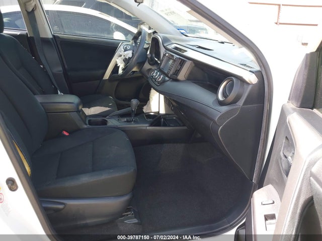 Toyota RAV4 LE 2016 JTMZFREV0GD085827 Image 5