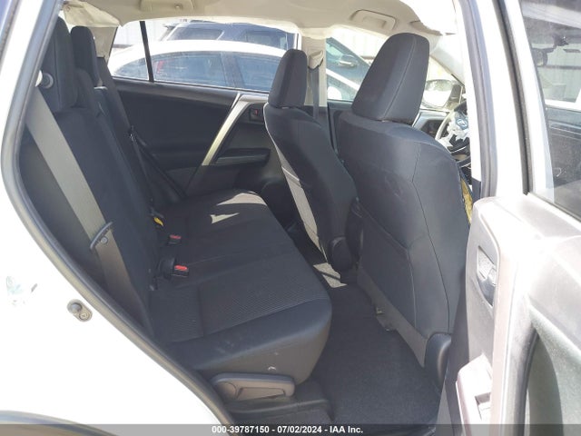 Toyota RAV4 LE 2016 JTMZFREV0GD085827 Image 8