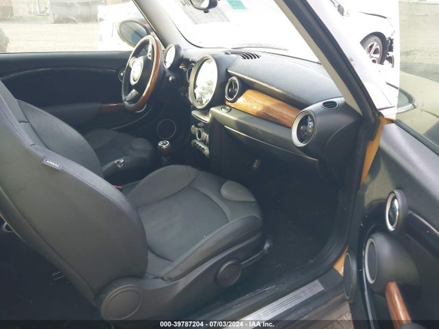 2009 MINI COOPER CLUBMAN WMWML33529TP98396 Photo 4
