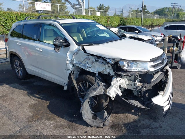 Toyota Highlander Xle 2018 5TDJZRFH7JS561922 головне зображення