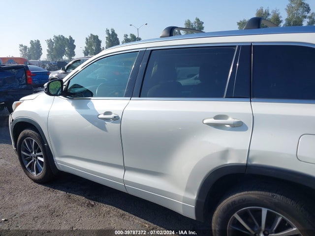 Toyota Highlander Xle 2018 5TDJZRFH7JS561922 Image 14