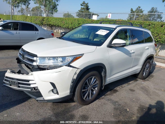 Toyota Highlander Xle 2018 5TDJZRFH7JS561922 Image 2