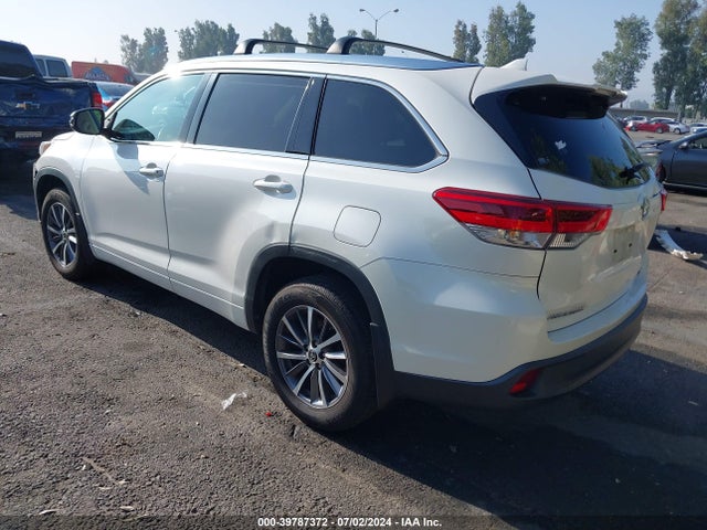 Toyota Highlander Xle 2018 5TDJZRFH7JS561922 Image 3