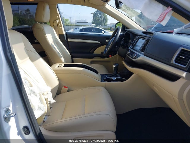 Toyota Highlander Xle 2018 5TDJZRFH7JS561922 Image 5