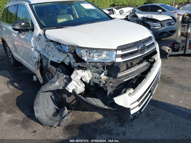 Toyota Highlander Xle 2018 5TDJZRFH7JS561922 Image 6