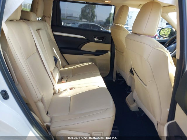 Toyota Highlander Xle 2018 5TDJZRFH7JS561922 Image 8