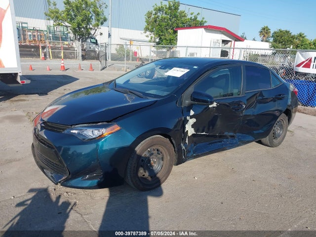 Toyota COROLLA LE 2018 2T1BURHEXJC003237 Image 2