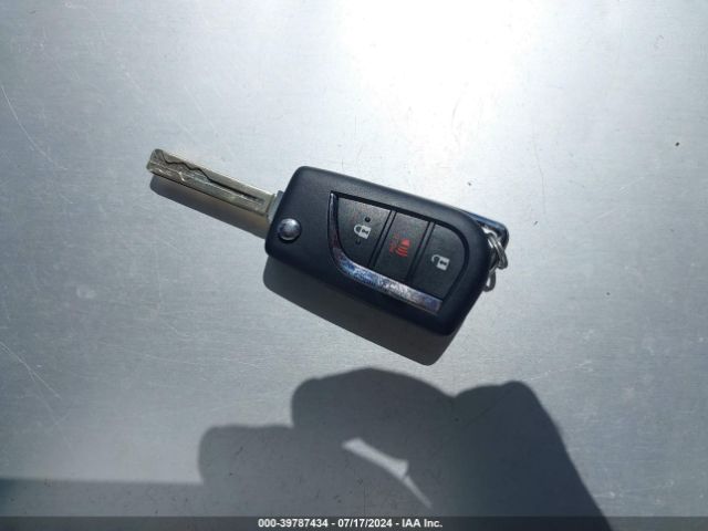 2T3H1RFV7NW220942 Toyota RAV4 LE