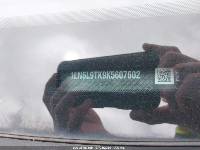 1LN6L9TK9K5607602 Lincoln Continental Select