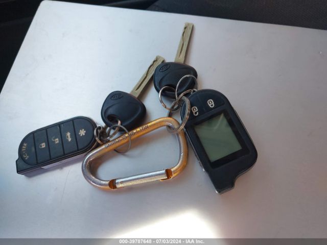 5XYKT3A63FG553524 KIA SORENTO LX