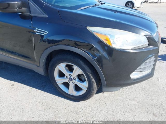 1FMCU0G7XFUB81822 Ford ESCAPE SE