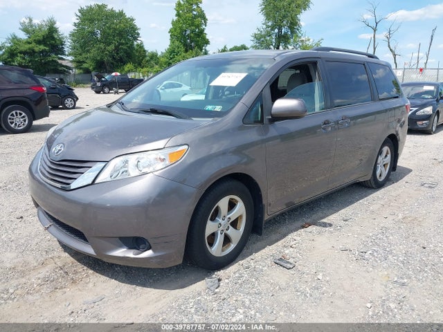 Toyota Sienna Le 8 Passenger 2015 5TDKK3DC4FS628366 Image 2