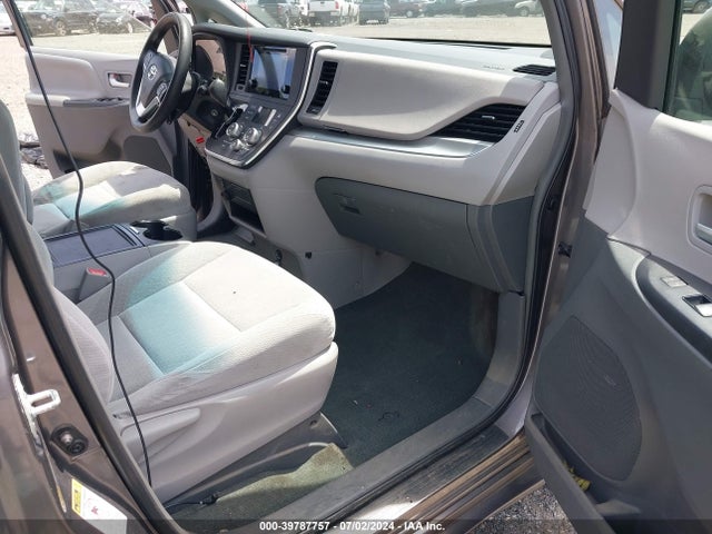 Toyota Sienna Le 8 Passenger 2015 5TDKK3DC4FS628366 Image 5