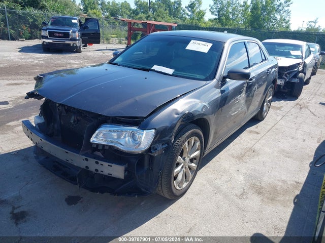 2C3CCARG4HH637382 Chrysler 300 Limited Awd