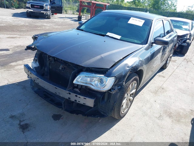 2C3CCARG4HH637382 Chrysler 300 Limited Awd