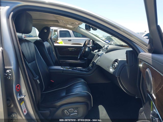 2011 JAGUAR XJ SAJWA2GE6BMV20608 Photo 4