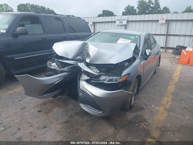 Toyota CAMRY LE 2022 4T1C11AK8NU718214 Image 2