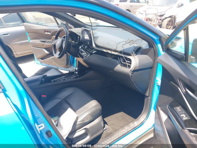 Toyota C-HR XLE 2019 NMTKHMBX0KR075895 Image 5