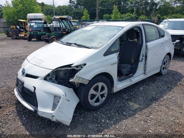 Toyota Prius Two 2014 JTDKN3DUXE1801691 Image 2