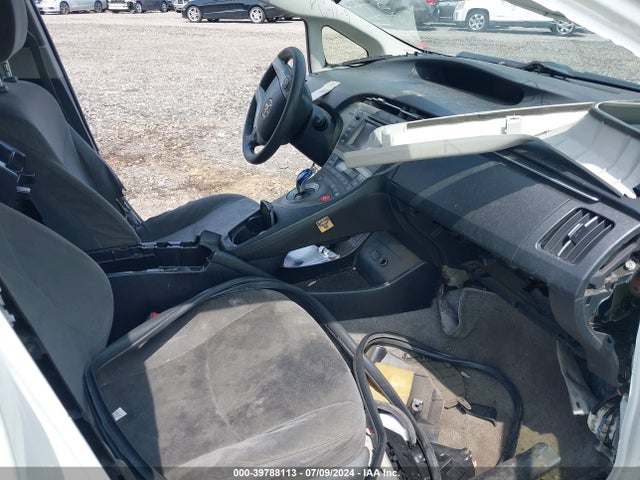 Toyota Prius Two 2014 JTDKN3DUXE1801691 Image 5