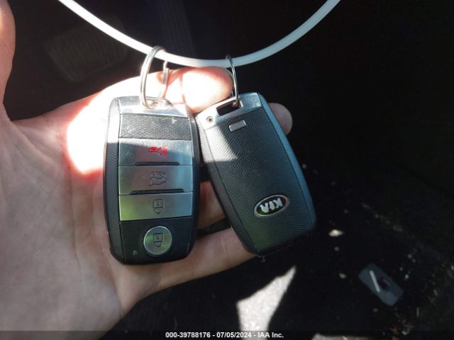 KNDPNCAC2H7107225 KIA Sportage Ex