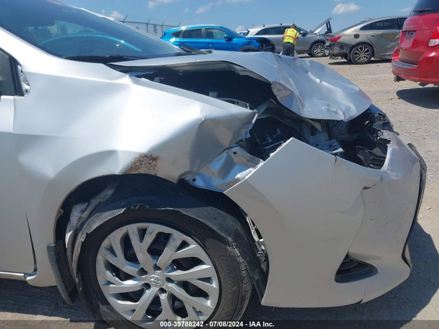 Toyota COROLLA LE 2017 2T1BURHE1HC958843 Image 17