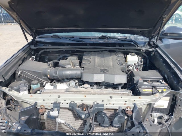 Toyota 4RUNNER SR5 2018 JTEBU5JR5J5504020 Image 10