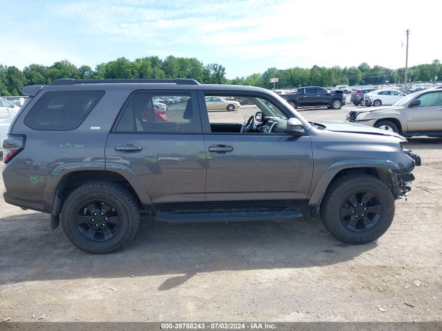 Toyota 4RUNNER SR5 2018 JTEBU5JR5J5504020 Image 12