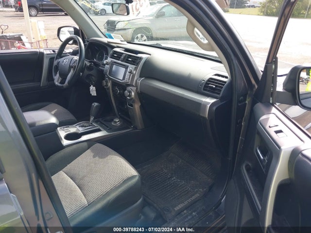 Toyota 4RUNNER SR5 2018 JTEBU5JR5J5504020 Image 5