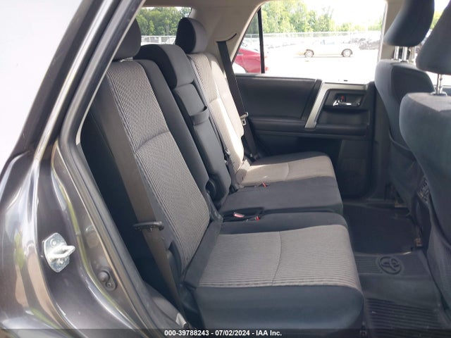 Toyota 4RUNNER SR5 2018 JTEBU5JR5J5504020 Image 8