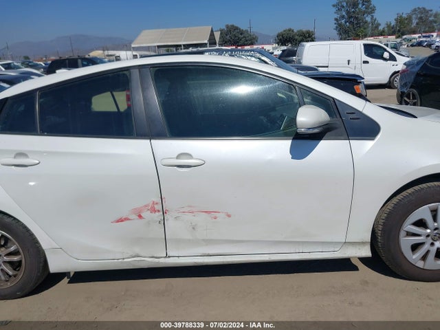 Toyota Prius Two 2016 JTDKBRFU5G3001865 Image 13