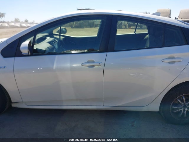 Toyota Prius Two 2016 JTDKBRFU5G3001865 Image 14