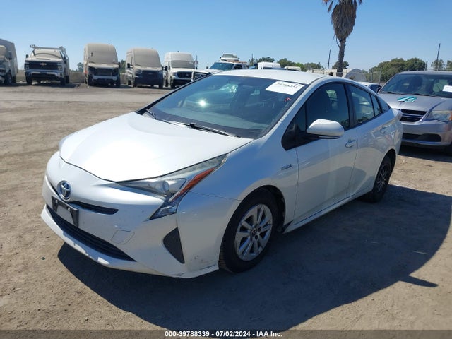 Toyota Prius Two 2016 JTDKBRFU5G3001865 Image 2