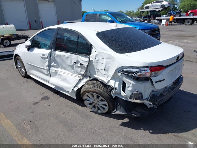 Toyota COROLLA LE 2022 5YFVPMAE1NP301876 Image 3