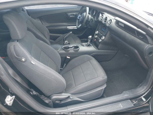 1FA6P8AM5F5374143 Ford Mustang V6