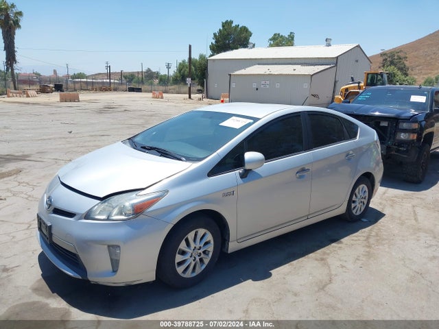 Toyota PRIUS PLUG-IN 2014 JTDKN3DP6E3056937 Image 2