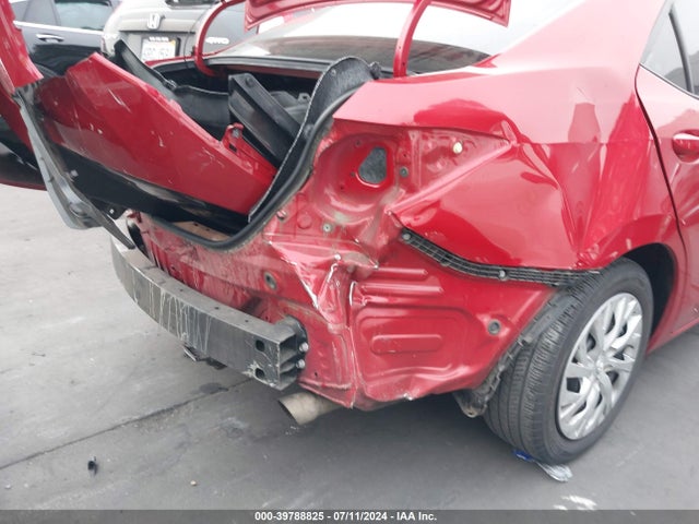 Toyota COROLLA LE 2018 5YFBURHE0JP816912 Image 18