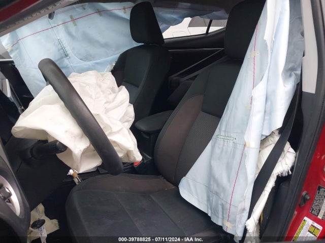 Toyota COROLLA LE 2018 5YFBURHE0JP816912 Image 21