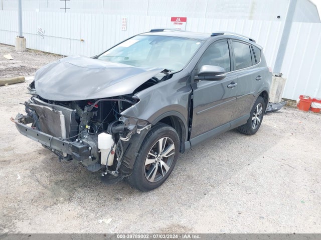 Toyota Rav4 Xle 2017 JTMWFREV8HJ703272 Image 2