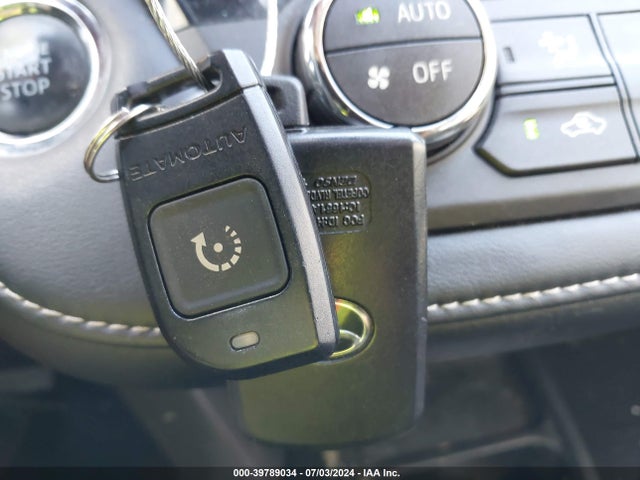 Toyota Rav4 Xle 2018 JTMRFREV4JJ217321 Image 11