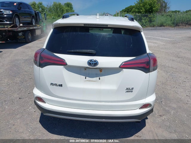 Toyota Rav4 Xle 2018 JTMRFREV4JJ217321 Image 16