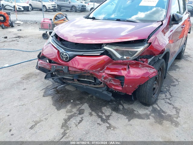 Toyota RAV4 LE 2018 2T3ZFREV3JW470499 Image 6