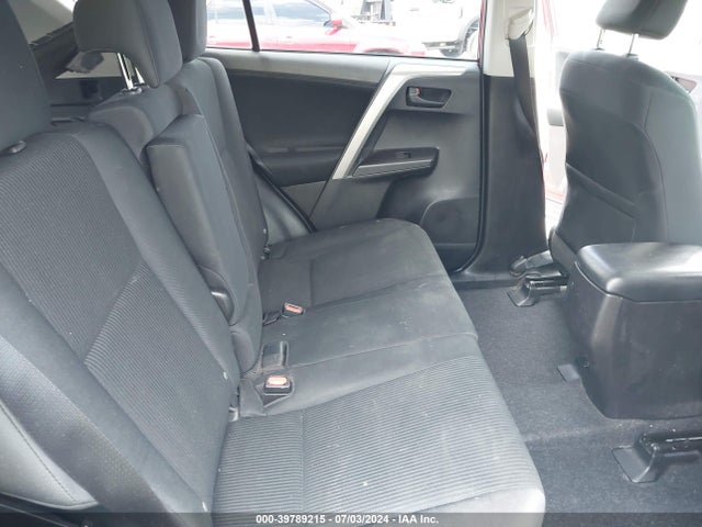 Toyota RAV4 LE 2018 2T3ZFREV3JW470499 Image 8