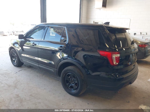 Ford Police Interceptor Utility 2018 1FM5K8AR5JGB12759 Image 3