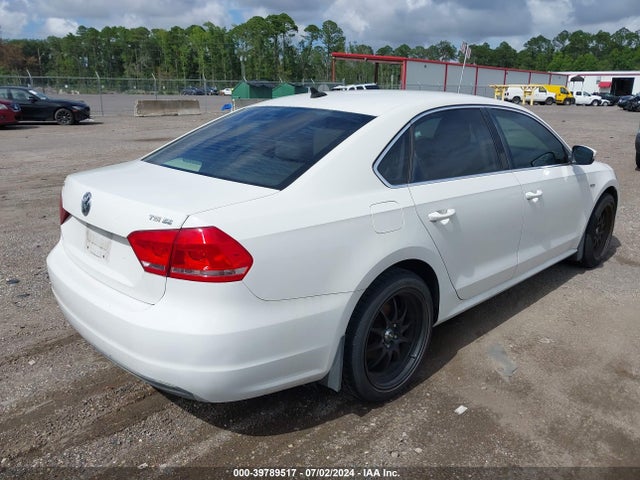 1VWBS7A33EC116221 Volkswagen Passat 1.8t Se