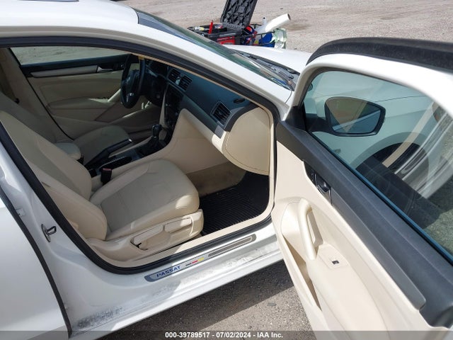 1VWBS7A33EC116221 Volkswagen Passat 1.8t Se