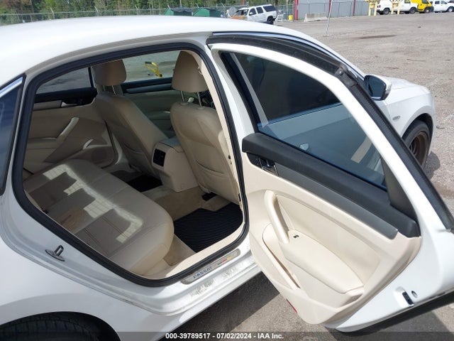 1VWBS7A33EC116221 Volkswagen Passat 1.8t Se