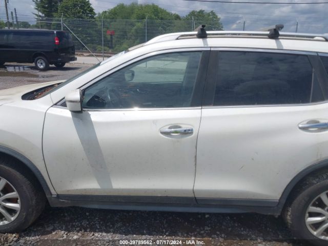 KNMAT2MV8JP576215 Nissan ROGUE SV