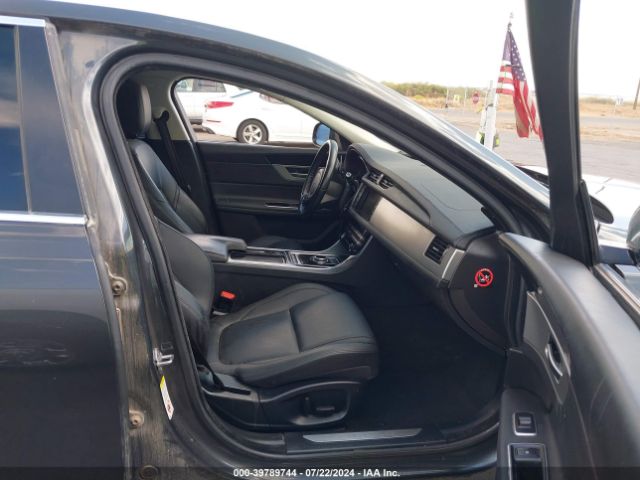 SAJBD4BV4HCY29758 Jaguar Xf 35t Premium