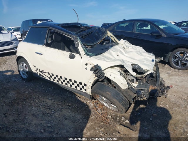 2011 MINI COOPER WMWSU3C53BT184239 Photo 0